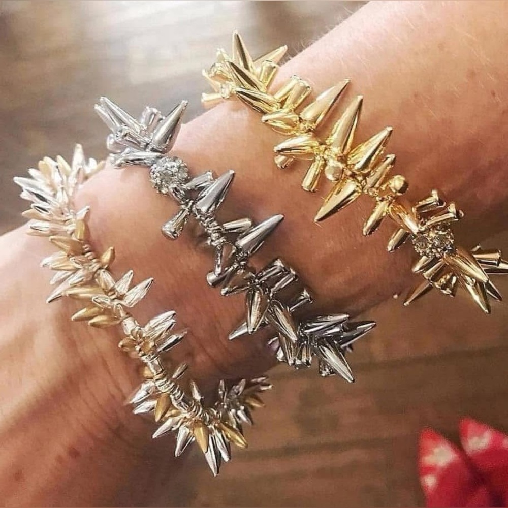 Stella & Dot Gold Renegade Stretch Bracelet, brand new in box - Picture 3 of 4